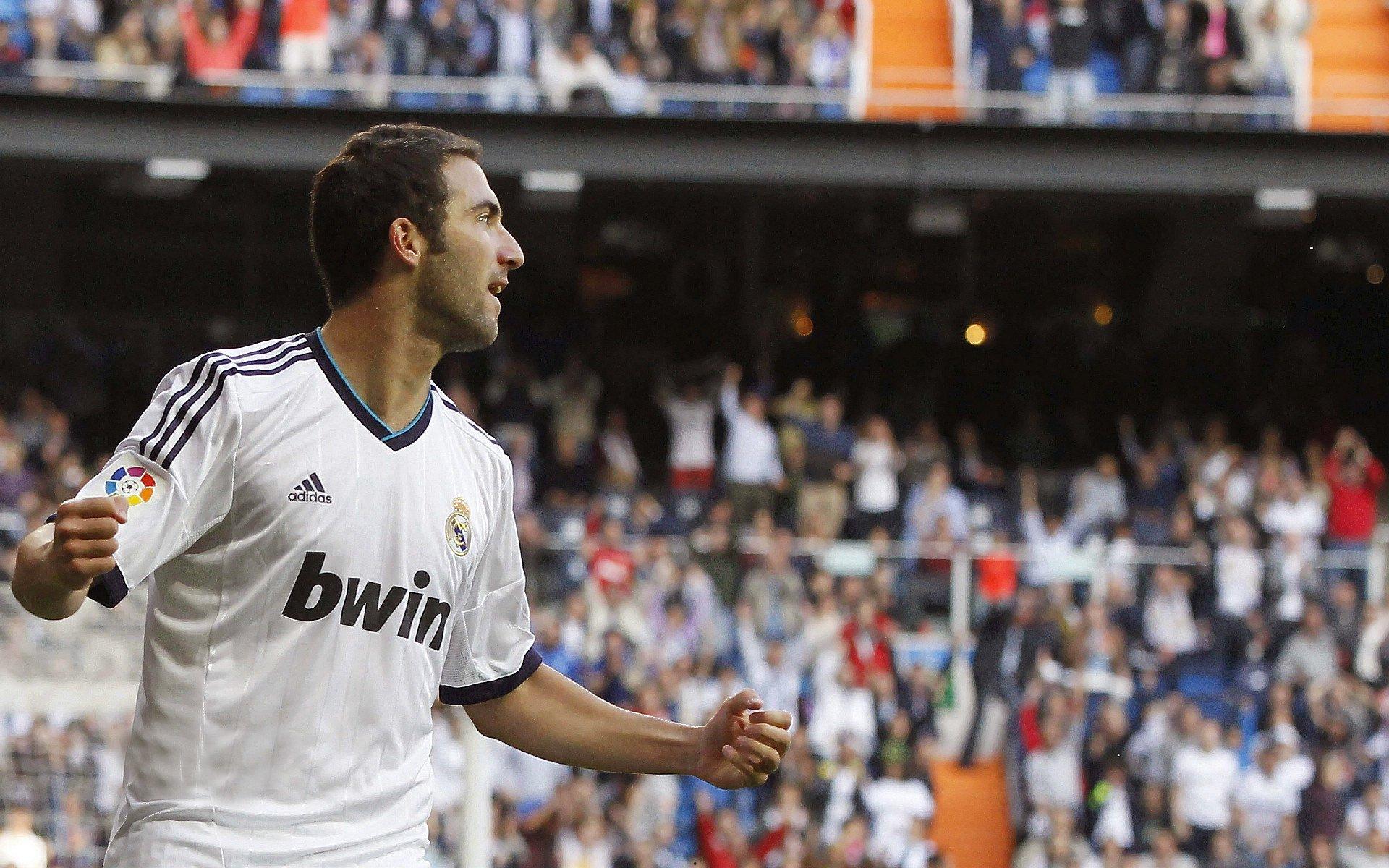 纳达尔法网夺冠 成就第14座大满贯传奇