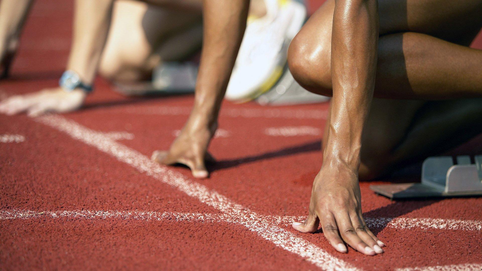 蝶泳新星闪耀全国锦标赛，破纪录表现引爆泳坛