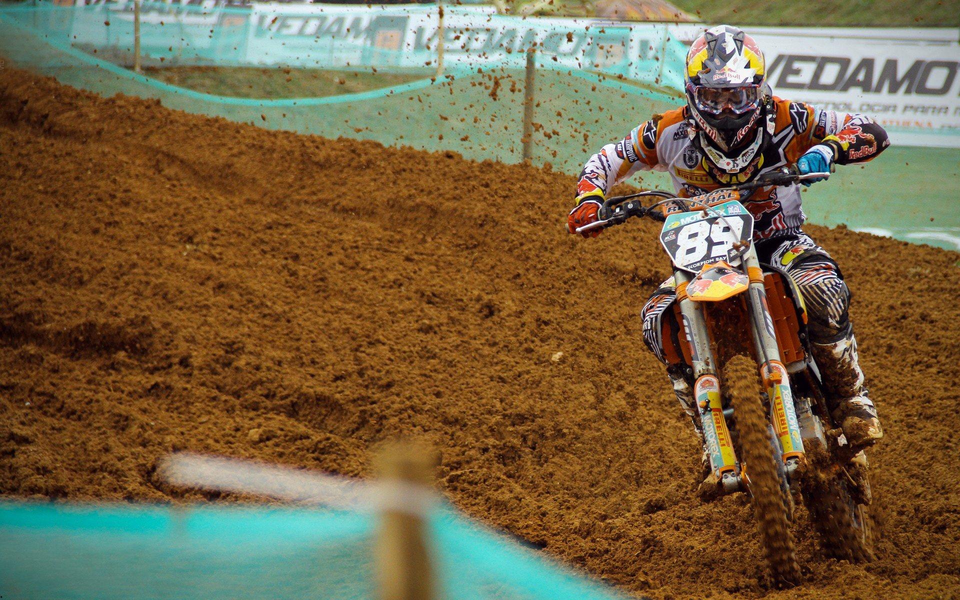 纳达尔关键破发点力挽狂澜 鏖战五盘晋级法网半决赛