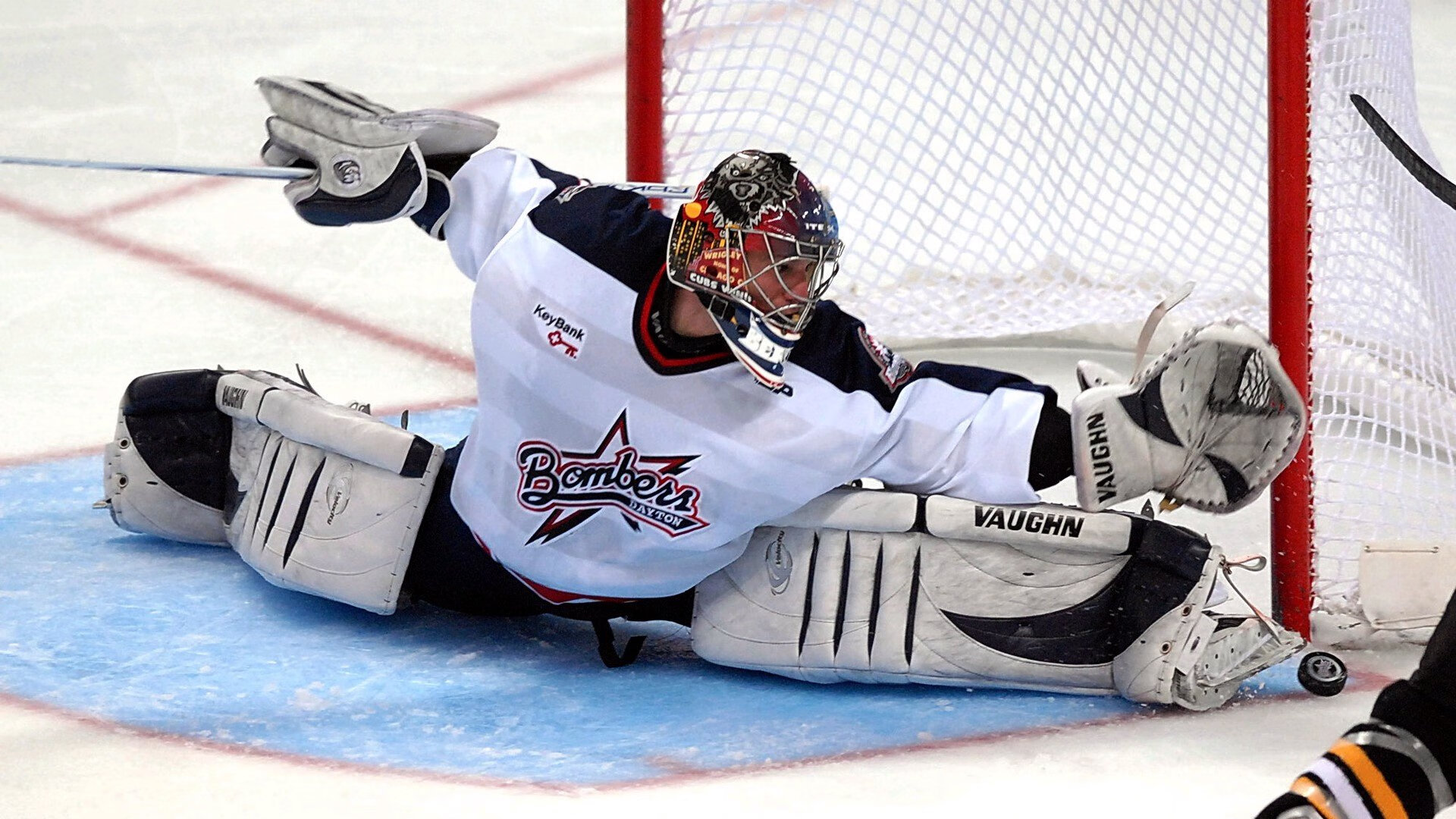 库里狂飙12记三分球，勇士大胜湖人迎赛季开门红